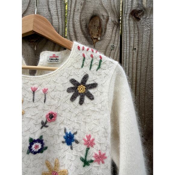80s/90s Korean Floral Embroidered Lambswool Angora Sweater - Picture 3 of 6